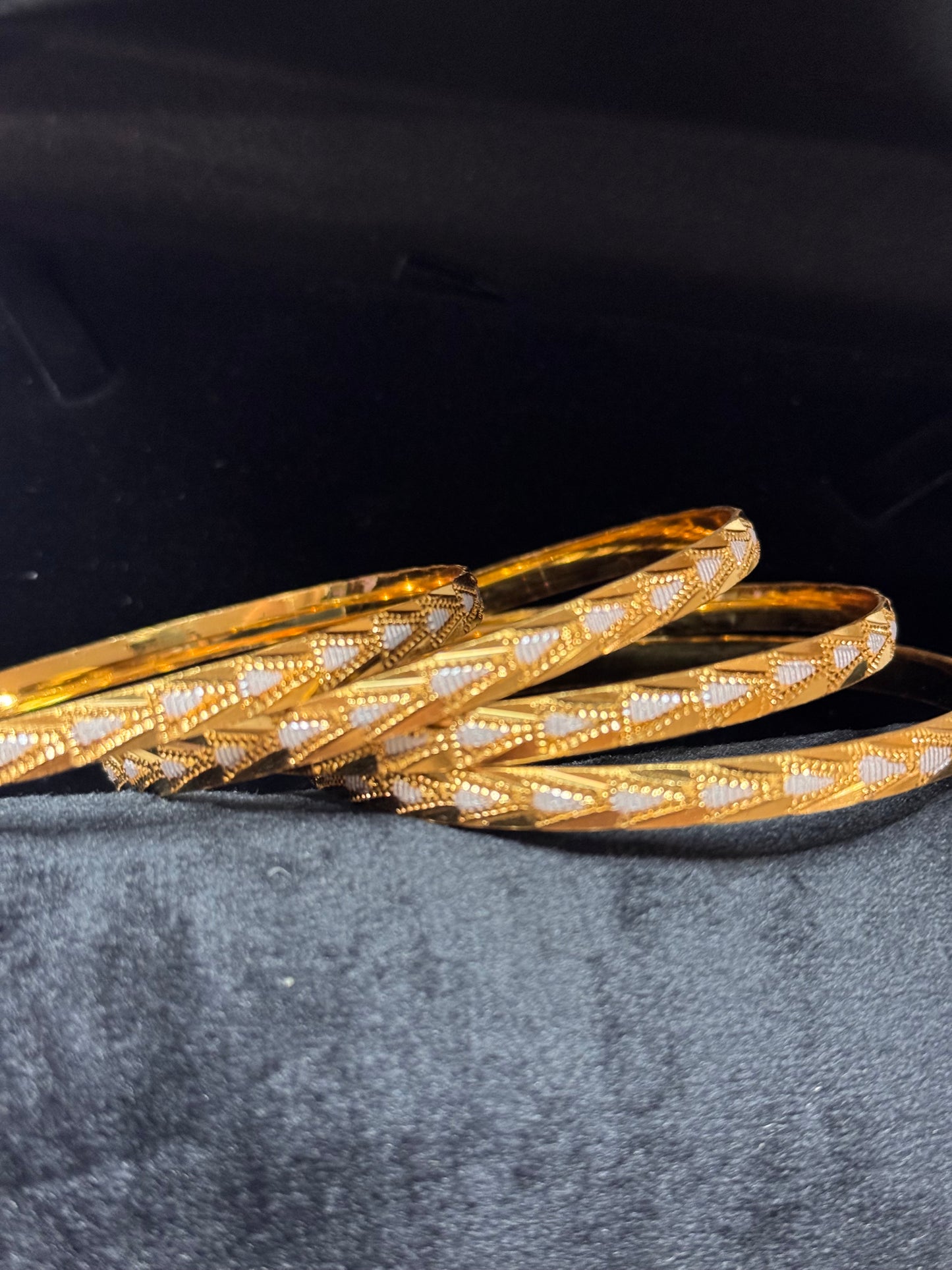 FMC2550 - Gold Foaming Bangles