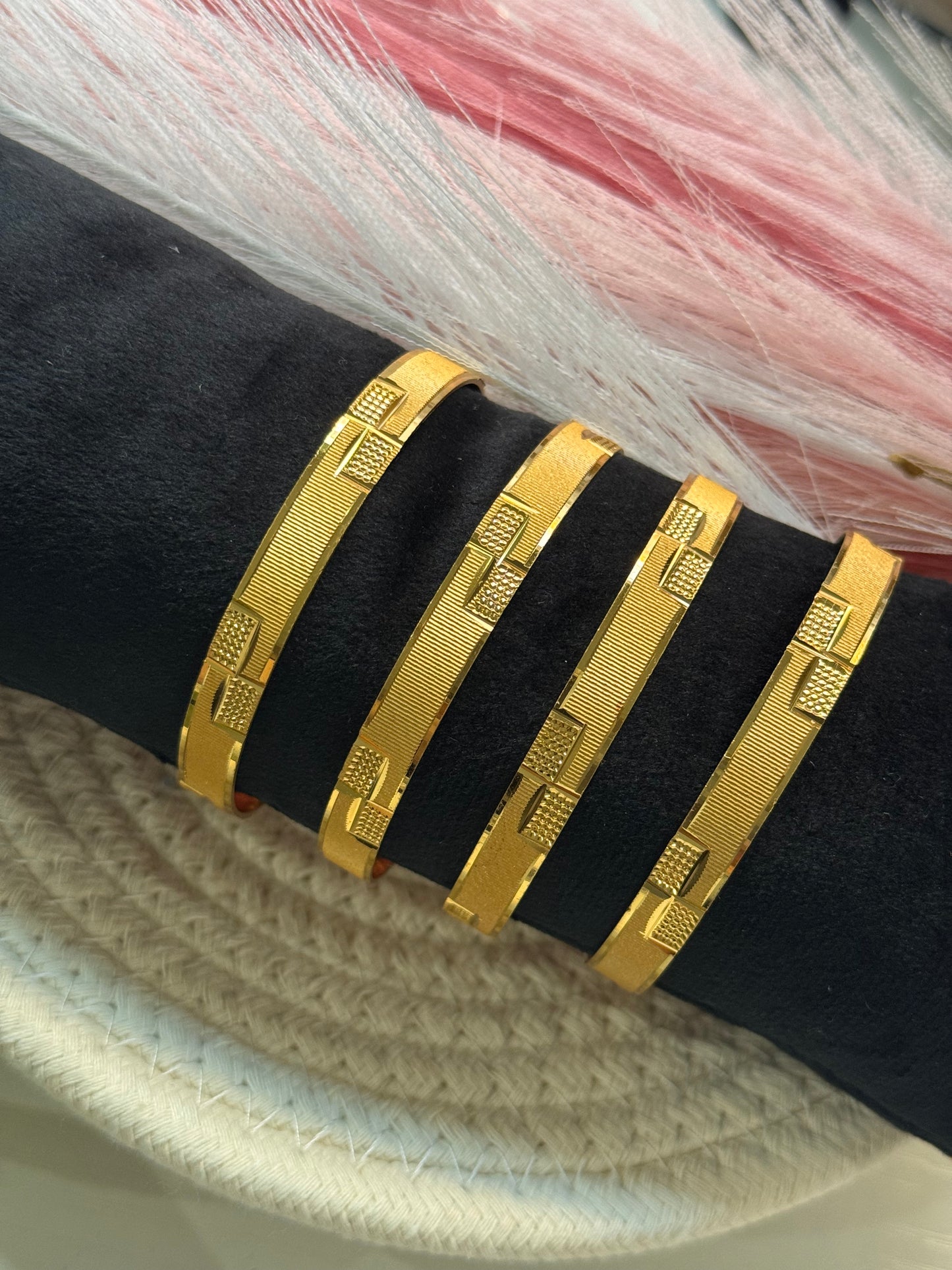 FMC2545 - Gold Foaming Kangan