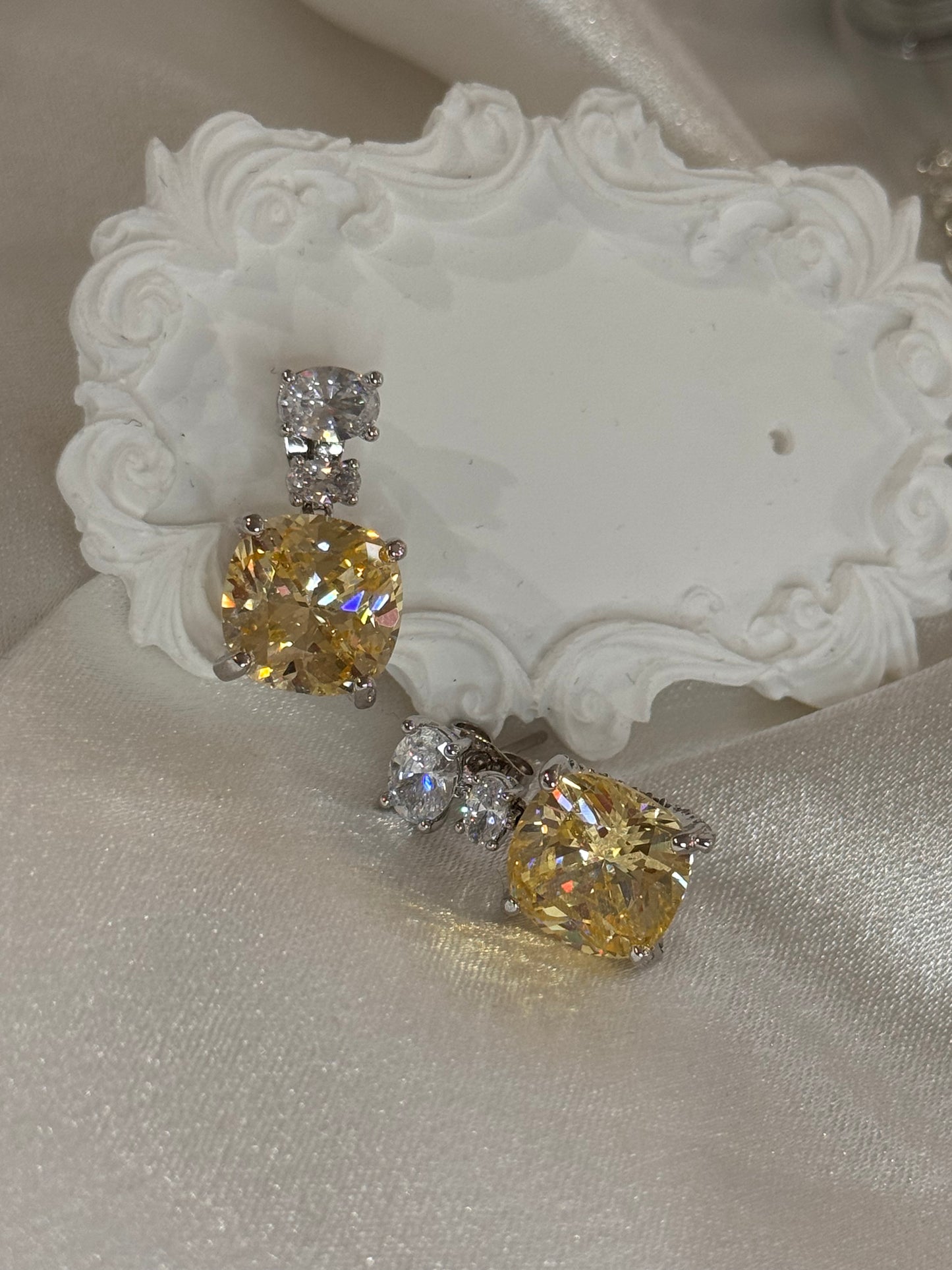 FMC943 - WGP Diamond Like Stud Earrings