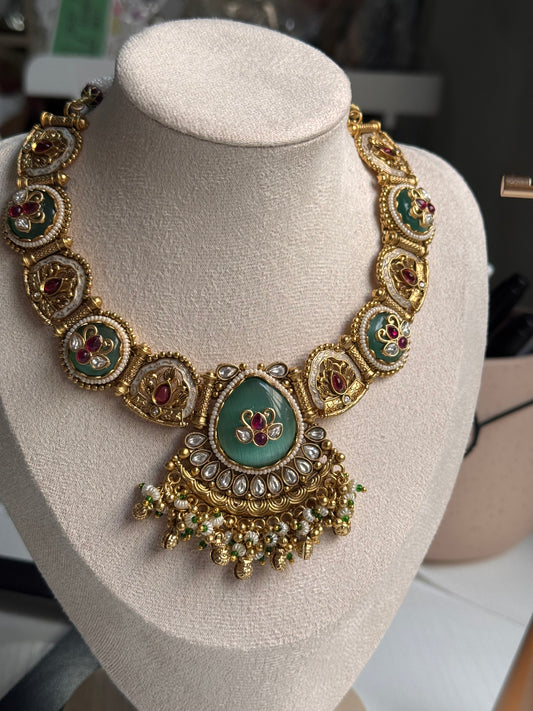 FMC2980 - Heritage Necklace Set