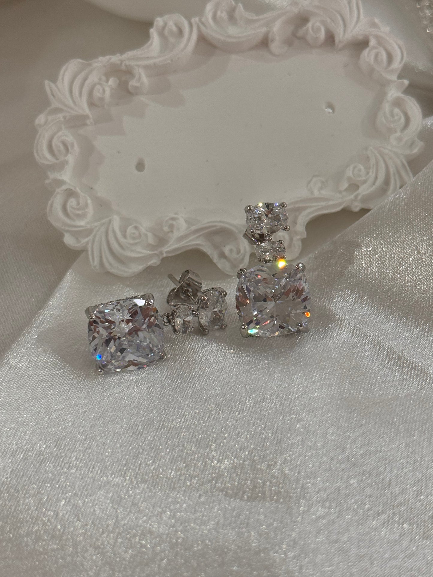 FMC943 - WGP Diamond Like Stud Earrings
