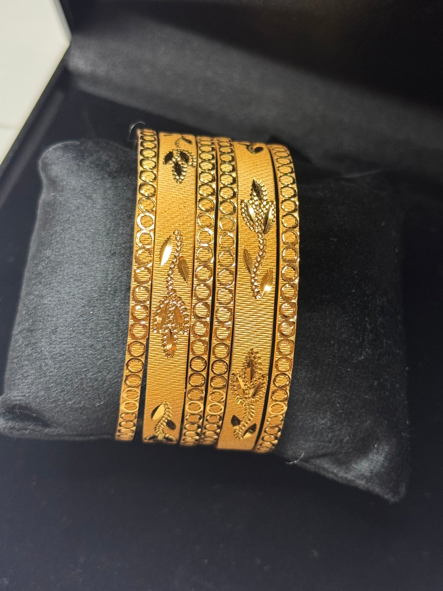 FMC2050 - Gold Foaming Bangles
