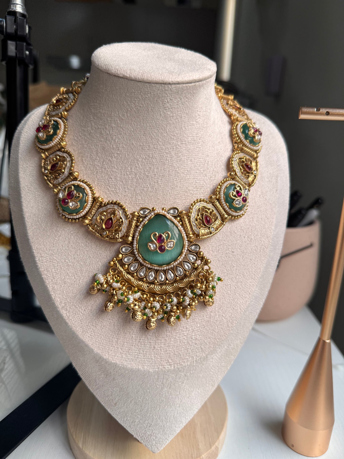 FMC2980 - Heritage Necklace Set