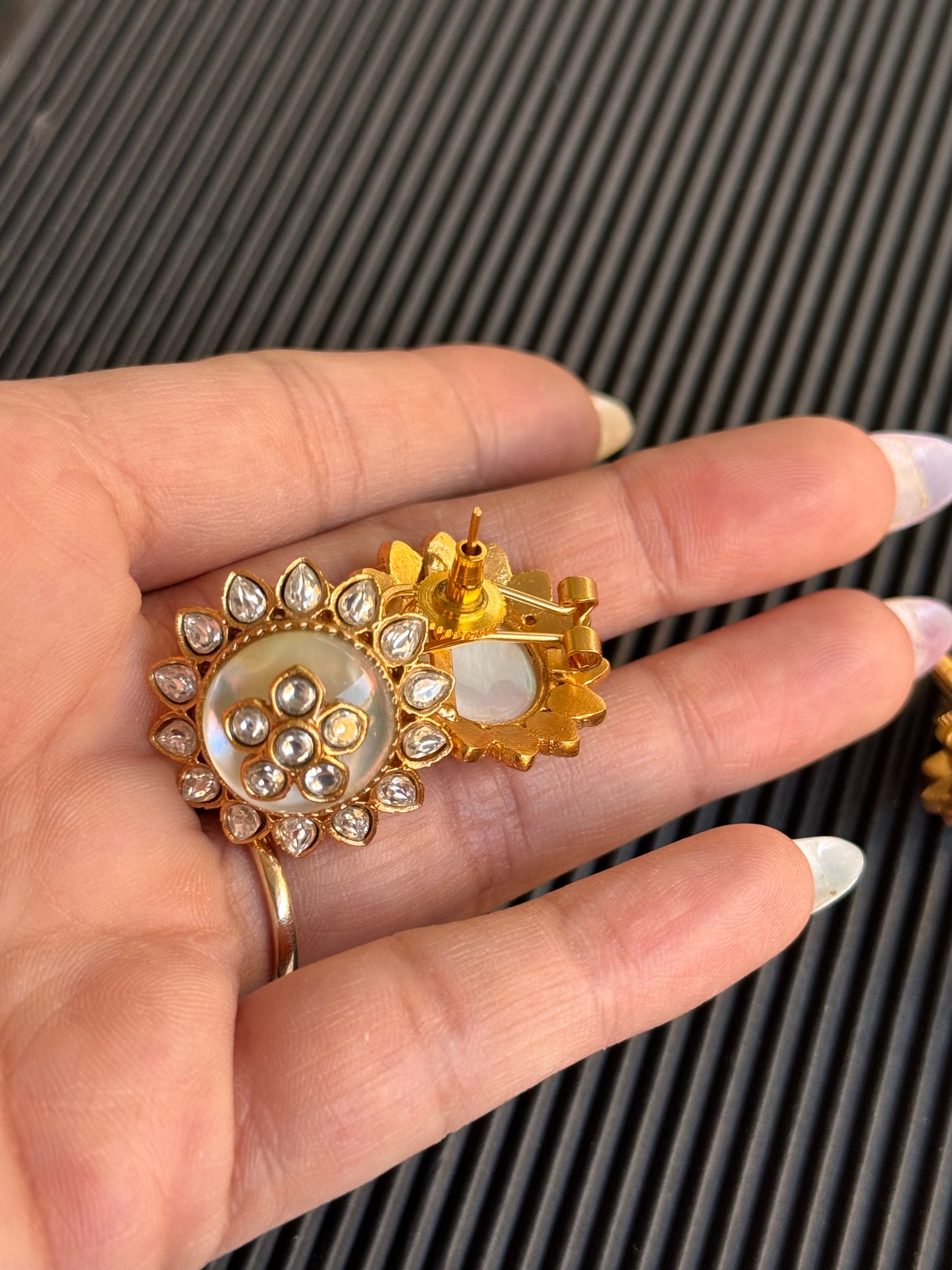 FMC995 -  Kundan Studs