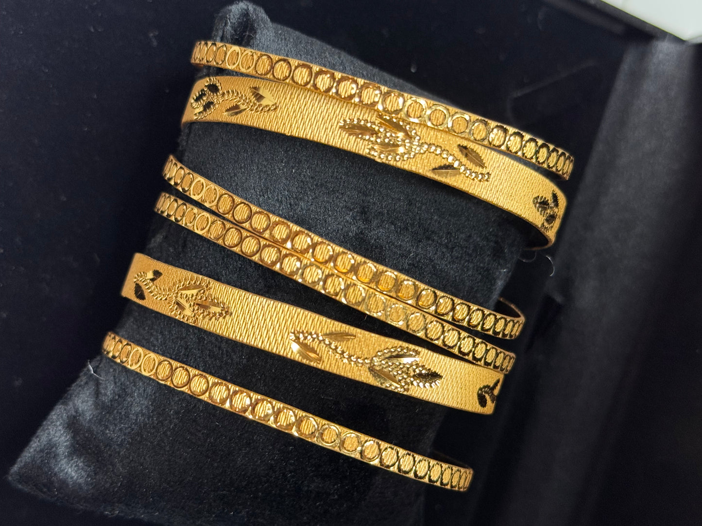 FMC2050 - Gold Foaming Bangles