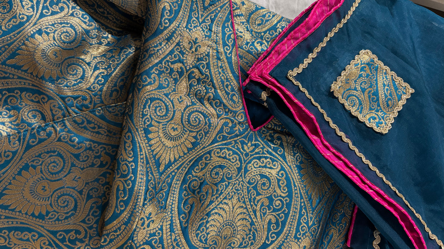 Kheen Khaab (Banarasi) Suit Set.