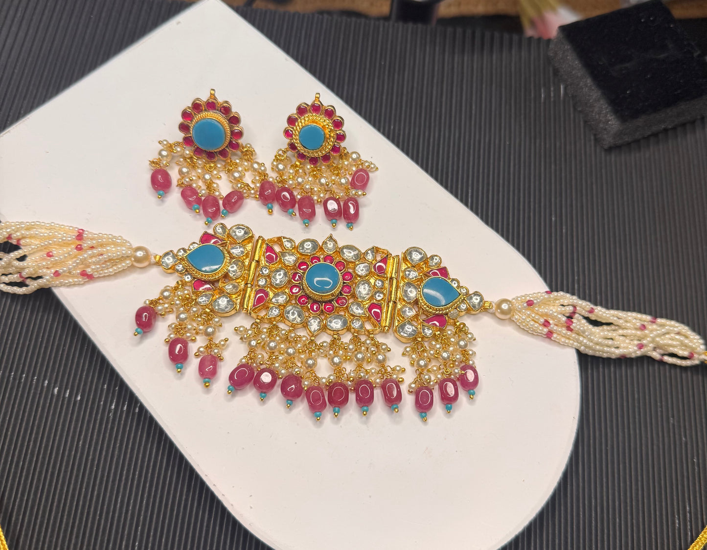 FMC2890 - Pachi Kundan Chokar