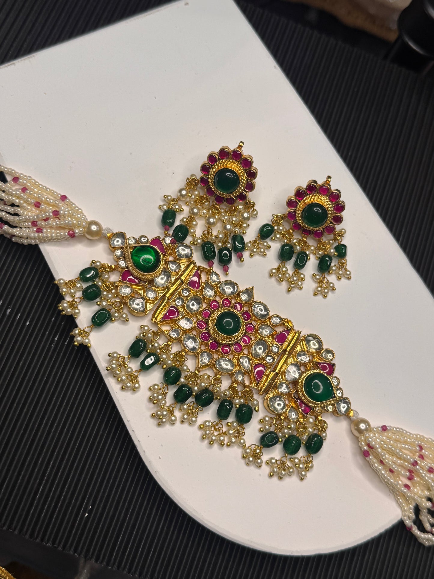 FMC2890 - Pachi Kundan Chokar