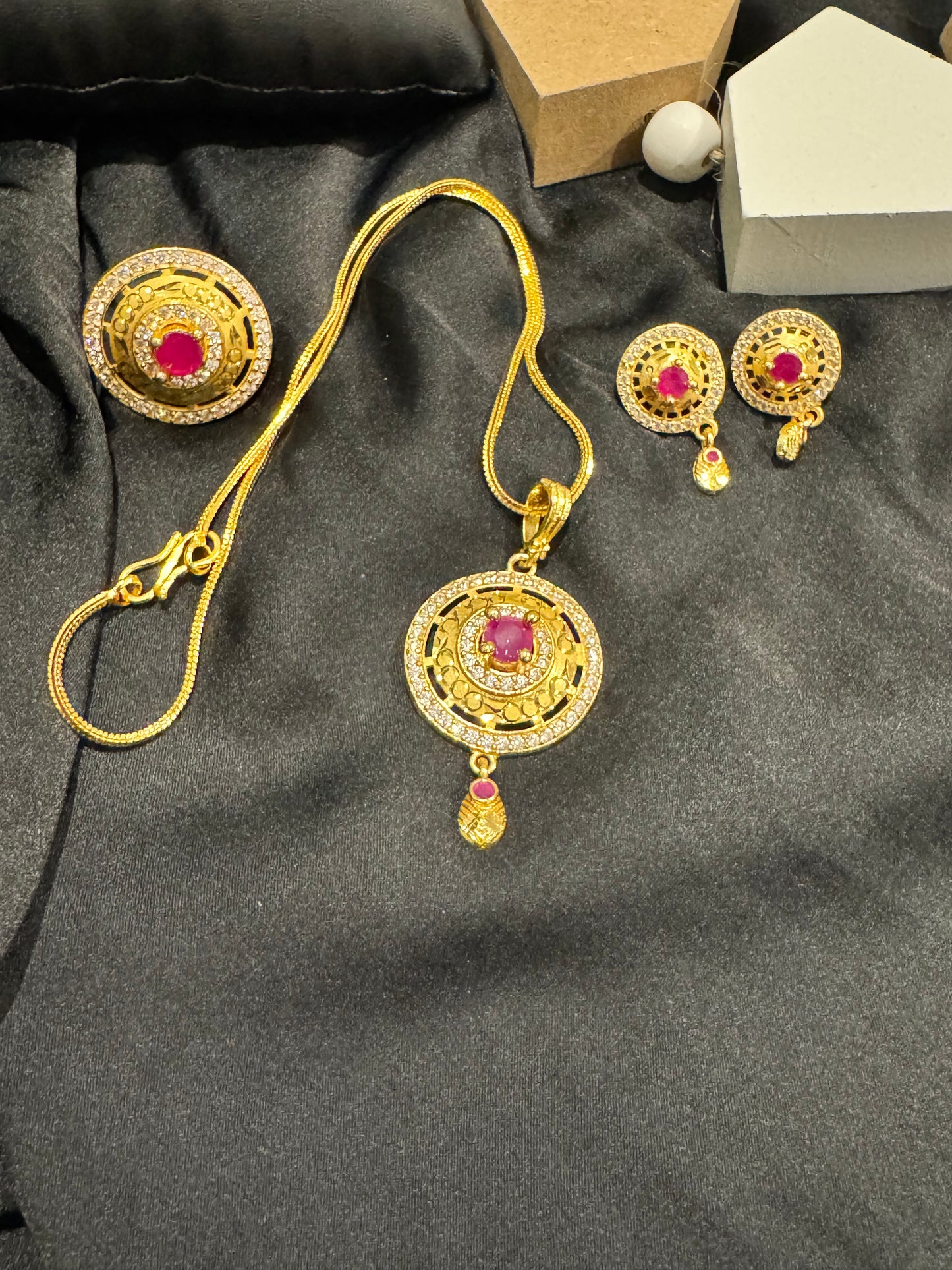 FMC496 - Gold Plated Pendant Set