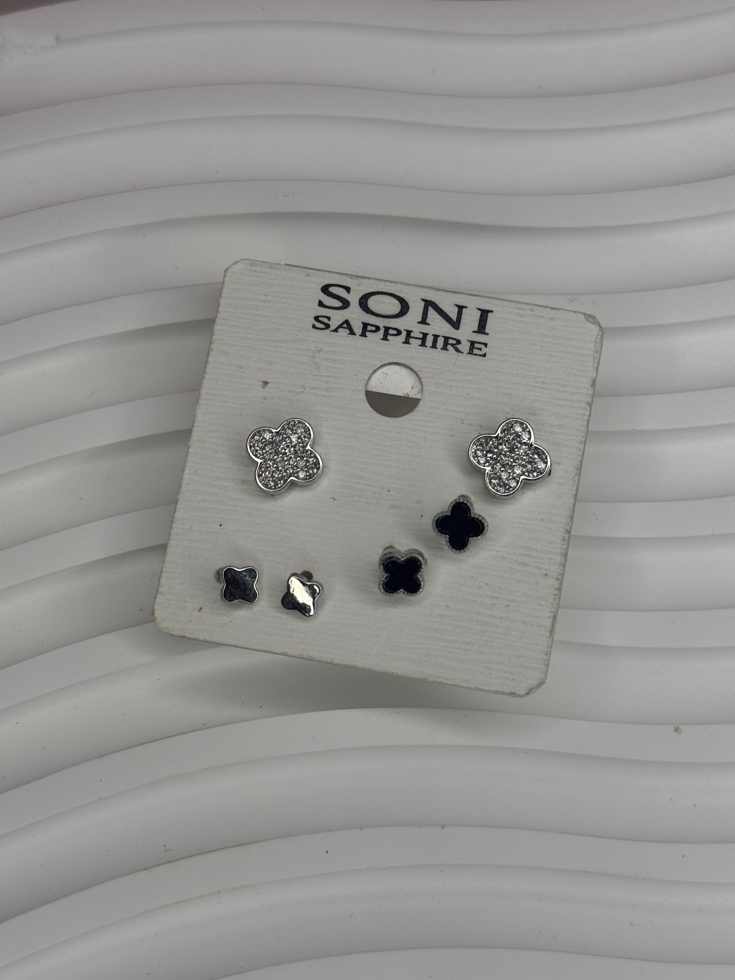 Vancleef - set of 3 stud earrings