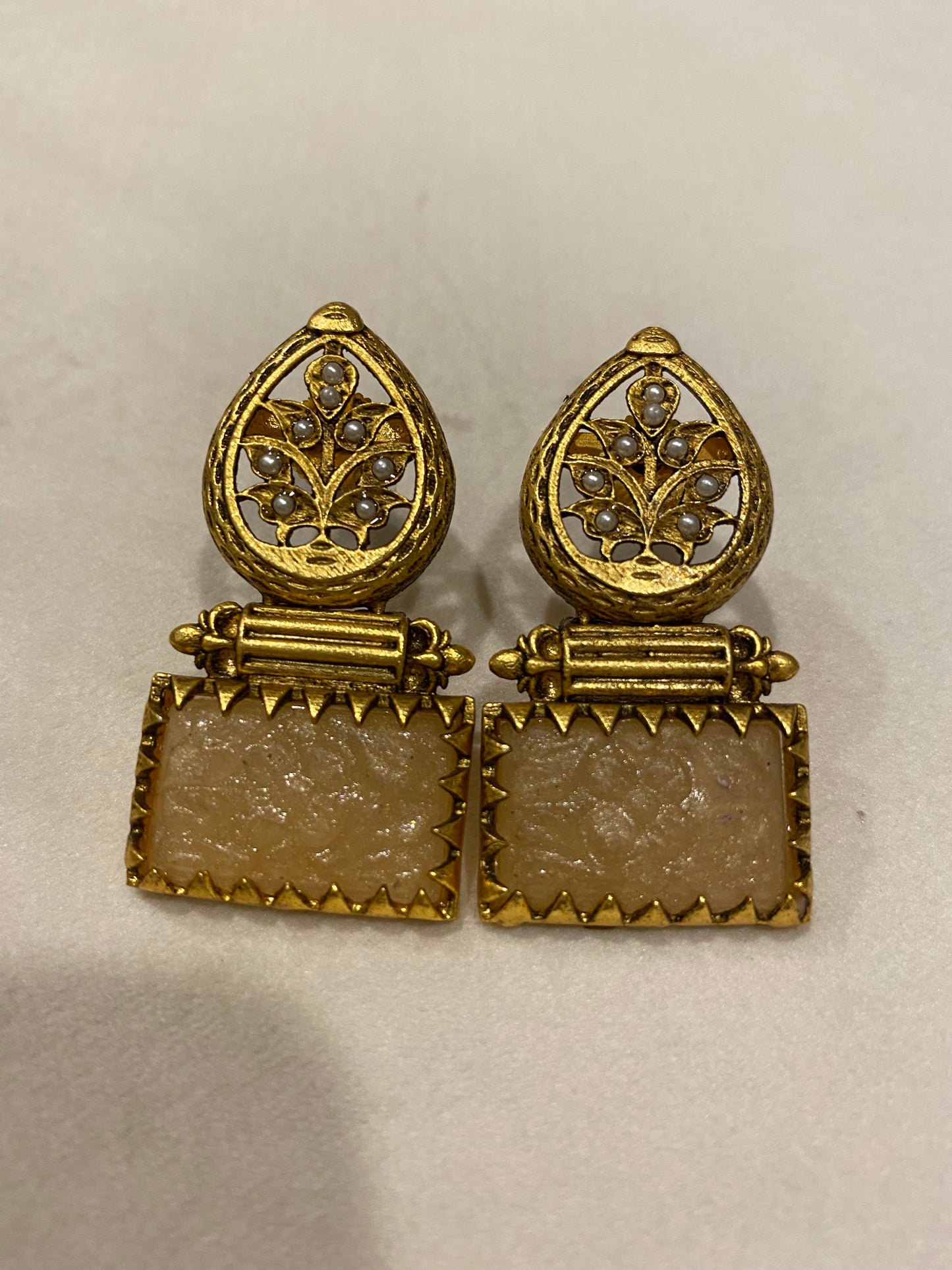 FMC1159 - Amarpali (Golden) Earrings